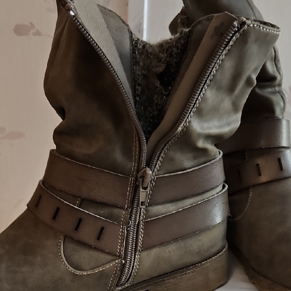 Jellypop Ryerson Sweater Buckle Boots SIZE 9M - Picture 4 of 6